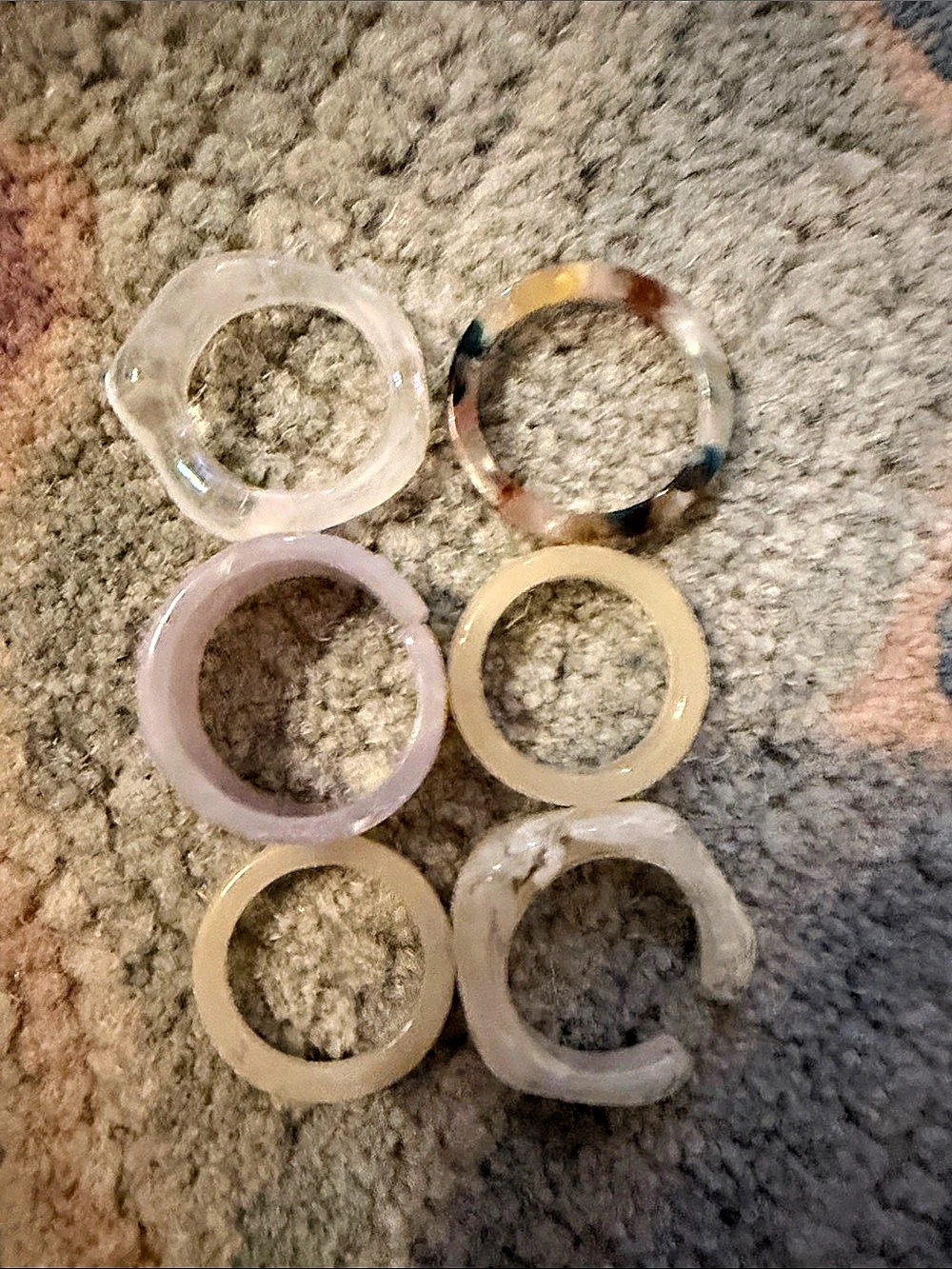 18 Assorted Resin Rings - Picture 4 of 4